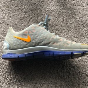 Nike Free 5.0 tennis shoes